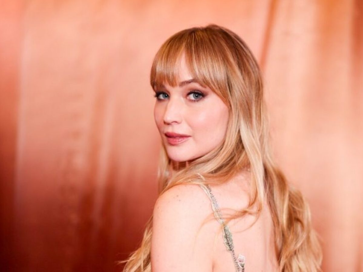 H Jennifer Lawrence μετά από αρκετά χρόνια είναι και πάλι καστανή