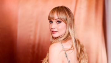 H Jennifer Lawrence &mu;&epsilon;&tau;ά &alpha;&pi;ό &alpha;&rho;&kappa;&epsilon;&tau;ά &chi;&rho;ό&nu;&iota;&alpha; &epsilon;ί&nu;&alpha;&iota; &kappa;&alpha;&iota; &pi;ά&lambda;&iota; &kappa;&alpha;&sigma;&tau;&alpha;&nu;ή