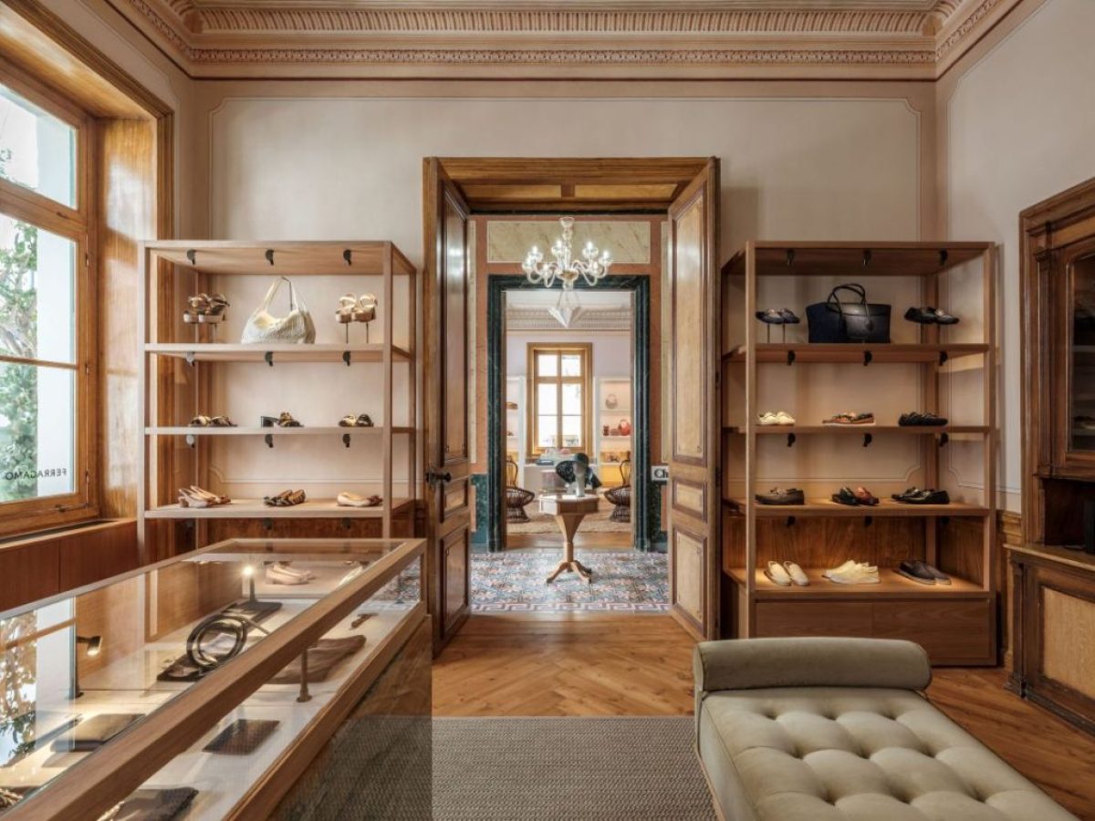 Η KALOGIROU εγκαινίασε ένα νέο Concept Store-ορόσημο στη Μύκονο στην ιστορική Οικία Βενιέρη – vwoman.gr
