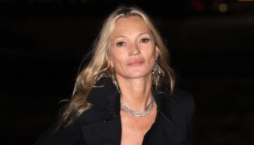 &Eta; Burberry &kappa;&alpha;&iota; &tau;&omicron; &Mu;&omicron;&upsilon;&sigma;&epsilon;ί&omicron; Victoria & Albert &epsilon;&nu;ώ&nu;&omicron;&upsilon;&nu; &tau;&iota;&sigmaf; &delta;&upsilon;&nu;ά&mu;&epsilon;&iota;&sigmaf; &tau;&omicron;&upsilon;&sigmaf; &sigma;&epsilon; &mu;&iota;&alpha; &nu;έ&alpha; έ&kappa;&theta;&epsilon;&sigma;&eta; &alpha;&phi;&iota;&epsilon;&rho;&omega;&mu;έ&nu;&eta; &sigma;&tau;&eta;&nu; &iota;&sigma;&tau;&omicron;&rho;ί&alpha; &tau;&eta;&sigmaf; &epsilon;&mu;&beta;&lambda;&eta;&mu;&alpha;&tau;&iota;&kappa;ή&sigmaf; &kappa;&alpha;&mu;&pi;&alpha;&rho;&nu;&tau;ί&nu;&alpha;&sigmaf;