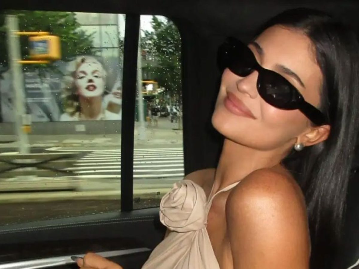Η Kylie Jenner προτείνει το ιδανικό μανικιούρ για όσες έχουν κουραστεί από τα παστέλ – Γόβα Στιλέτο