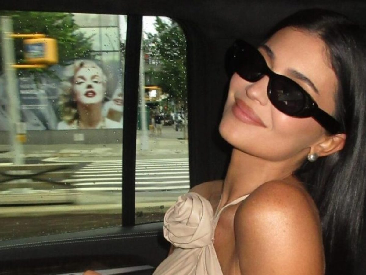 Το μανικιούρ της Kylie Jenner είναι για εσένα που βαρέθηκες τις παστέλ αποχρώσεις και αποφεύγεις τις vibrant