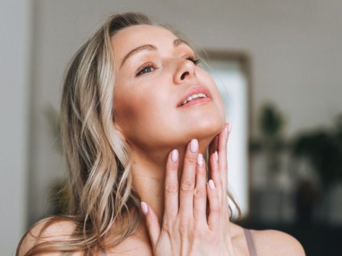 Ο λαιμός θέλει τη δική του skincare ρουτίνα – Δες τι πρέπει να κάνεις