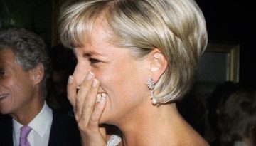 &Tau;&omicron; &rsquo;90s &mu;&alpha;&nu;&iota;&kappa;&iota;&omicron;ύ&rho; &tau;&eta;&sigmaf; &pi;&rho;&iota;&gamma;&kappa;ί&pi;&iota;&sigma;&sigma;&alpha;&sigmaf; Diana &pi;&alpha;&rho;&alpha;&mu;έ&nu;&epsilon;&iota; &kappa;&omicron;&rho;&upsilon;&phi;&alpha;ί&alpha; &tau;ά&sigma;&eta; &mu;έ&chi;&rho;&iota; &sigma;ή&mu;&epsilon;&rho;&alpha;