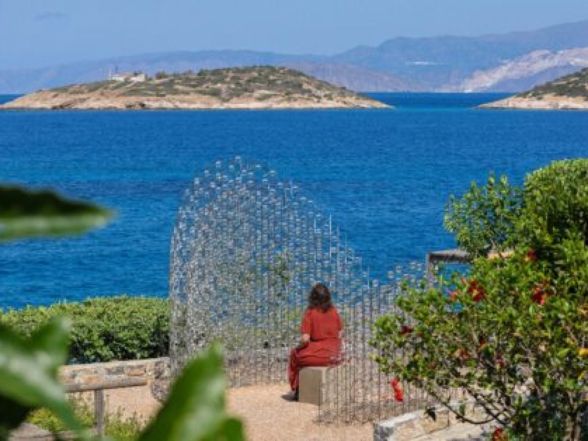 Ένα ζευγάρι καλλιτεχνών από τον Καναδά δημιούργησε ένα έργο που μας προσκαλεί να δούμε το κρητικό τοπίο μέσα από χιλιάδες διαφορετικές οπτικές – Marie Claire