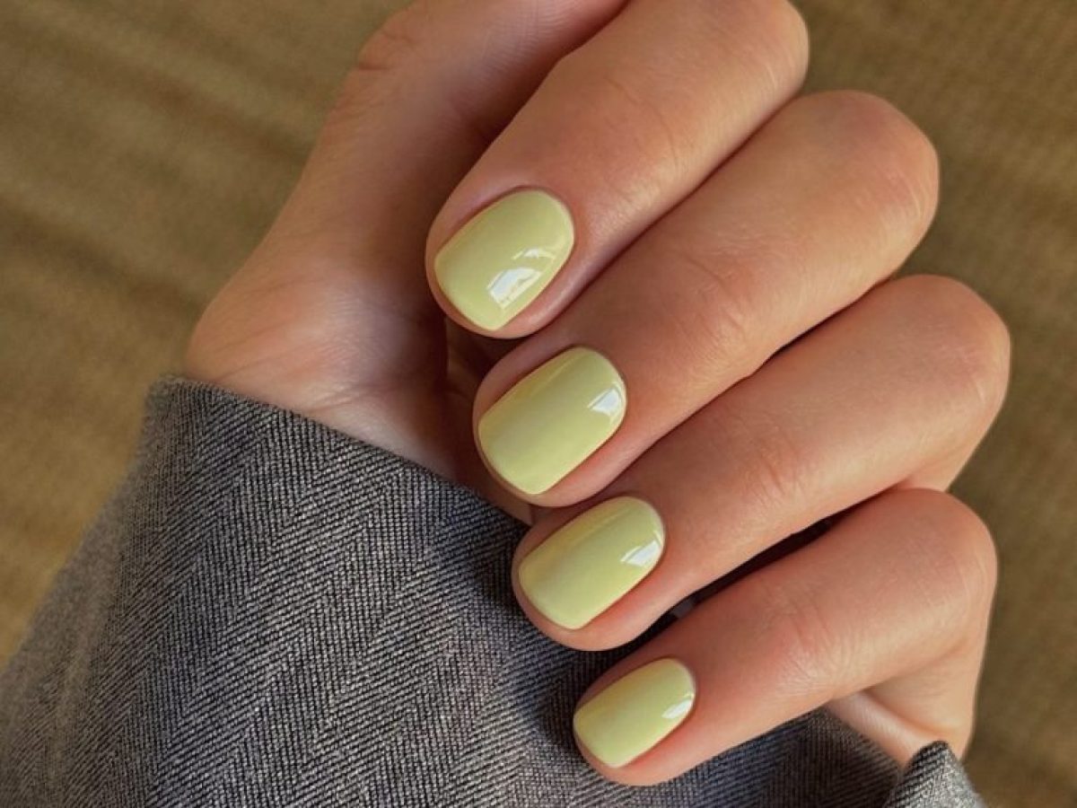 Pistachio green – Η απόχρωση του πράσινου που θα βλέπετε σε όλα τα μανικιούρ αυτό το καλοκαίρι