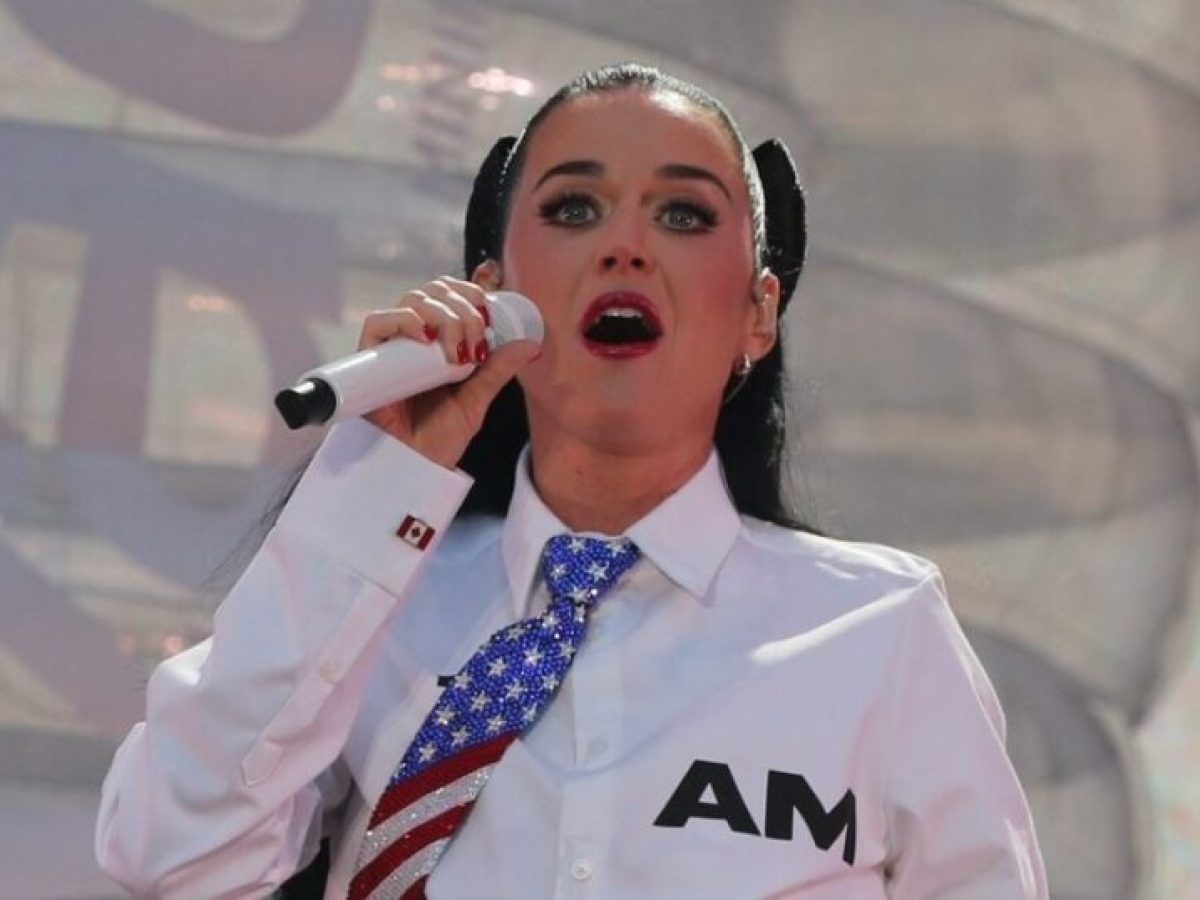 Η Katy Perry έκανε το πιο cute beauty statement με έμπνευση από τη Minnie Mouse