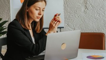 &Kappa;&alpha;&rho;&iota;έ&rho;&alpha; &mu;&epsilon; &pi;&rho;&omicron;&omicron;&pi;&tau;&iota;&kappa;έ&sigmaf;: &Omicron;&iota; &epsilon;&pi;&alpha;&gamma;&gamma;&epsilon;&lambda;&mu;&alpha;&tau;&iota;&kappa;&omicron;ί &kappa;&lambda;ά&delta;&omicron;&iota; &pi;&omicron;&upsilon; &pi;&rho;&omicron;&sigma;&phi;έ&rho;&omicron;&upsilon;&nu; &pi;&epsilon;&rho;&iota;&sigma;&sigma;ό&tau;&epsilon;&rho;&epsilon;&sigmaf; &epsilon;&upsilon;&kappa;&alpha;&iota;&rho;ί&epsilon;&sigmaf; &sigma;&tau;&iota;&sigmaf; &gamma;&upsilon;&nu;&alpha;ί&kappa;&epsilon;&sigmaf; &sigma;ή&mu;&epsilon;&rho;&alpha; &ndash; Marie Claire