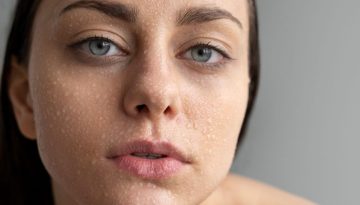 &Delta;&rho;&omicron;&sigma;&iota;ά &sigma;&epsilon; έ&nu;&alpha; spray: &Tau;&omicron; face mist &pi;&omicron;&upsilon; &theta;&alpha; &gamma;ί&nu;&epsilon;&iota; &tau;&omicron; &alpha;&pi;ό&lambda;&upsilon;&tau;&omicron; beauty essential &tau;&omicron;&upsilon; &kappa;&alpha;&lambda;&omicron;&kappa;&alpha;&iota;&rho;&iota;&omicron;ύ &ndash; vwoman.gr
