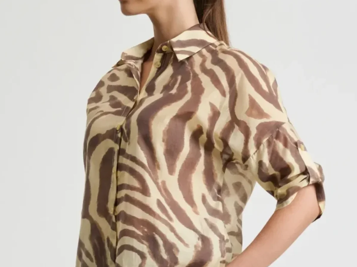 Το πουκάμισο animal print που κλέβει τις εντυπώσεις