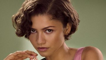&Eta; Zendaya &epsilon;ί&nu;&alpha;&iota; &eta; &nu;έ&alpha; &pi;&alpha;&gamma;&kappa;ό&sigma;&mu;&iota;&alpha; ambassador &tau;&omicron;&upsilon; &alpha;&rho;ώ&mu;&alpha;&tau;&omicron;&sigmaf; Prada Paradoxe &kappa;&alpha;&iota; &sigma;&eta;&mu;&alpha;&tau;&omicron;&delta;&omicron;&tau;&epsilon;ί &mu;&iota;&alpha; &epsilon;&pi;&omicron;&chi;ή &alpha;&lambda;&lambda;&alpha;&gamma;ώ&nu; &gamma;&iota;&alpha; &tau;&omicron;&nu; &pi;&omicron;&lambda;&upsilon;&tau;&epsilon;&lambda;ή &omicron;ί&kappa;&omicron;