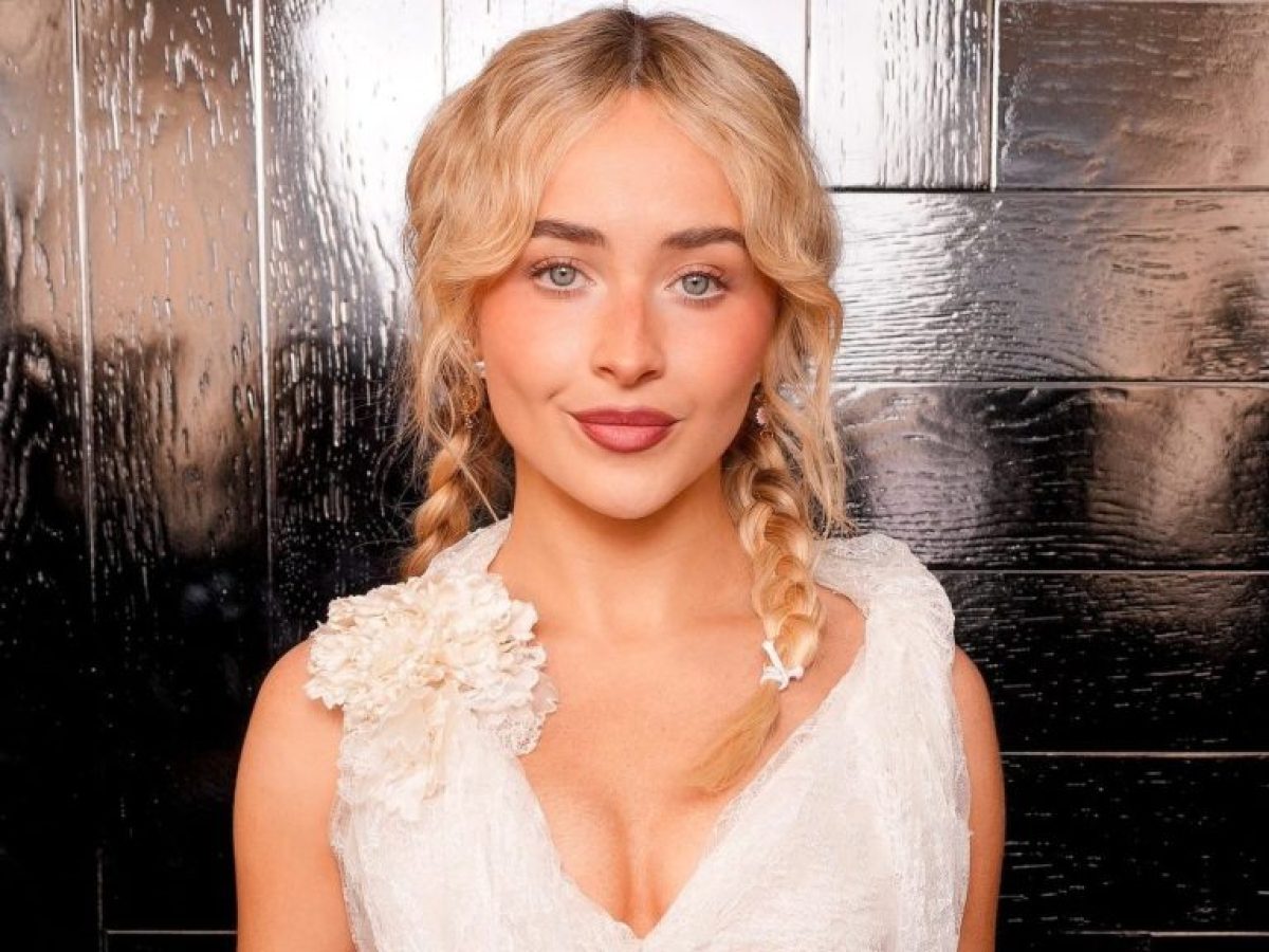 Η Sabrina Carpenter έκανε το χτένισμα που δεν περιμέναμε να δούμε στο Fall/Winter ’26-27 fashion show του οίκου Dior