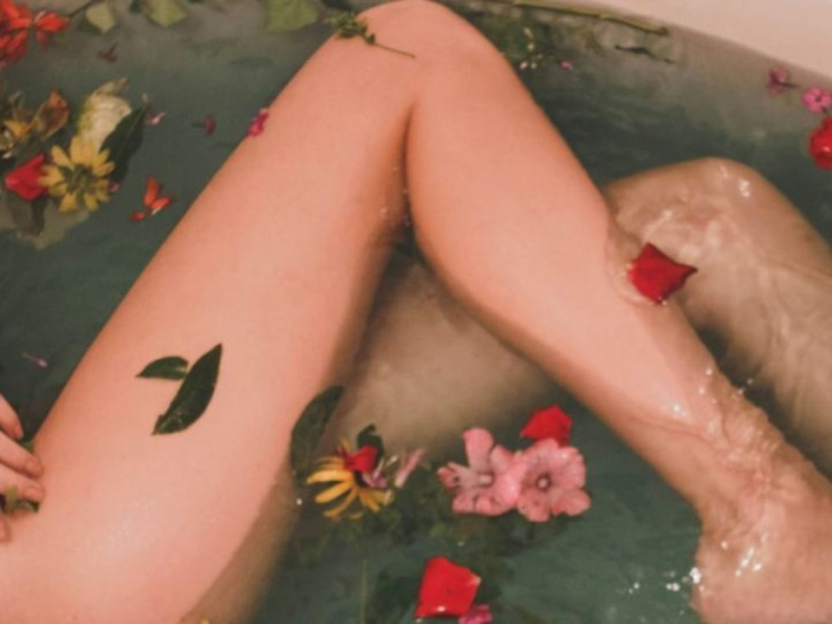 Καλοκαίρι σημαίνει self-care: Οι beauty συσκευές που θα δεις παντού φέτος