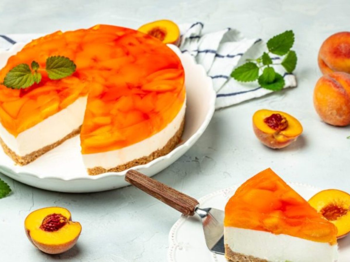 Cheesecake με ροδάκινα: Το πιο δροσερό γλυκό του καλοκαιριού