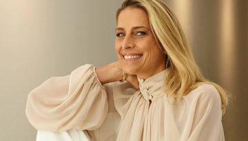 Tatiana Blatnik: &Eta; &alpha;έ&rho;&iota;&nu;&eta; &epsilon;&lambda;&lambda;&eta;&nu;&iota;&kappa;ή &delta;&eta;&mu;&iota;&omicron;&upsilon;&rho;&gamma;ί&alpha; &pi;&omicron;&upsilon; &alpha;&pi;&omicron;&gamma;&epsilon;ί&omega;&sigma;&epsilon; &tau;&omicron; &kappa;&alpha;&lambda;&omicron;&kappa;&alpha;&iota;&rho;&iota;&nu;ό &tau;&eta;&sigmaf; &sigma;&tau;&iota;&lambda; &sigma;&tau;&eta;&nu; &Alpha;&theta;ή&nu;&alpha;