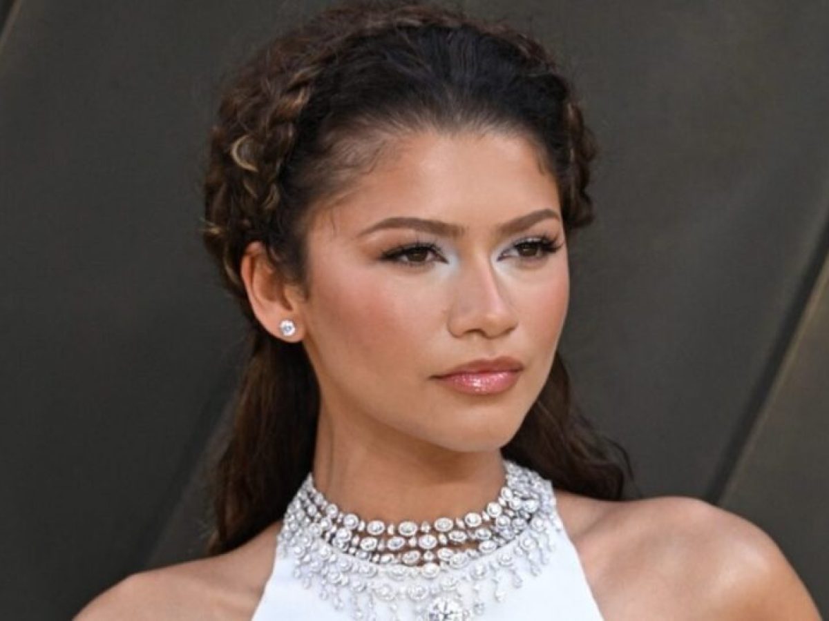 H Zendaya εμφανίστηκε με αρχαιοελληνικό χτένισμα και θυμίζει Καρυάτιδα