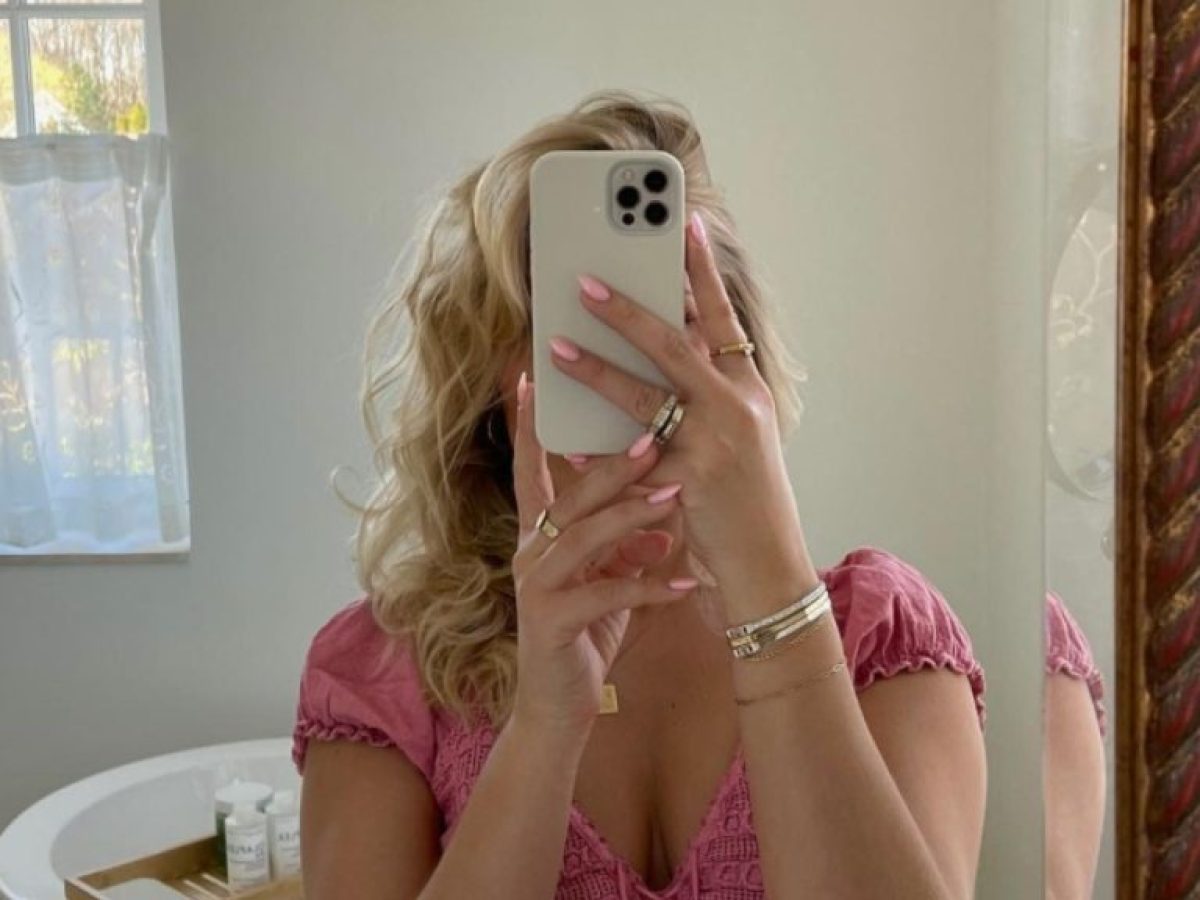 Hot Pink Ombré: 8 μανικιούρ που θα λατρέψεις φέτος στις διακοπές