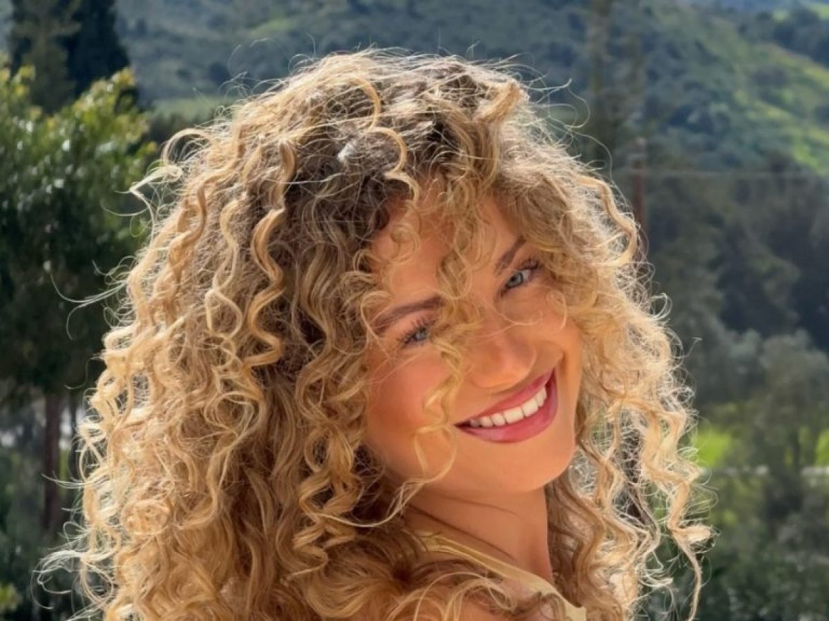 5 hairstyling tips που κάθε σγουρομάλλα πρέπει να ξέρει
