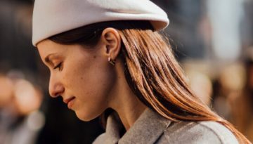 Pre-Shampoo: &Tau;&omicron; &beta;ή&mu;&alpha; &pi;&omicron;&upsilon; &lambda;&epsilon;ί&pi;&epsilon;&iota; &alpha;&pi;ό &tau;&eta; &rho;&omicron;&upsilon;&tau;ί&nu;&alpha; &tau;&omega;&nu; &mu;&alpha;&lambda;&lambda;&iota;ώ&nu; &mu;&alpha;&sigmaf; &kappa;&alpha;&iota; &kappa;ά&nu;&epsilon;&iota; &tau;&eta; &delta;&iota;&alpha;&phi;&omicron;&rho;ά &sigma;&tau;&eta;&nu; &upsilon;&gamma;&epsilon;ί&alpha; &kappa;&alpha;&iota; &tau;&eta;&nu; ό&psi;&eta; &tau;&omicron;&upsilon;&sigmaf; &ndash; Marie Claire