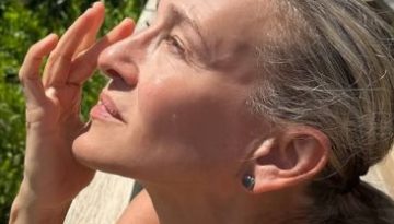 Sarah Jessica Parker: &Tau;&alpha; &mu;&upsilon;&sigma;&tau;&iota;&kappa;ά &omicron;&mu;&omicron;&rho;&phi;&iota;ά&sigmaf; &tau;&eta;&sigmaf; &gamma;&iota;&alpha; &lambda;&alpha;&mu;&pi;&epsilon;&rho;ή &epsilon;&pi;&iota;&delta;&epsilon;&rho;&mu;ί&delta;&alpha; &sigma;&tau;&alpha; 60