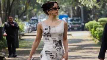 &Eta; Rosal&iacute;a &phi;ό&rho;&epsilon;&sigma;&epsilon; &tau;&eta; &delta;&iota;&kappa;ή &tau;&eta;&sigmaf; &epsilon;&kappa;&delta;&omicron;&chi;ή &sigma;&tau;&omicron; &delta;&iota;ά&sigma;&eta;&mu;&omicron; newspaper dress &pi;&omicron;&upsilon; &phi;ό&rho;&epsilon;&sigma;&epsilon; &pi;&rho;ώ&tau;&eta; &eta; Carrie Bradshaw &ndash; Marie Claire