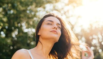 Air-dry hair: &Omicron; &alpha;&pi;ό&lambda;&upsilon;&tau;&omicron;&sigmaf; &omicron;&delta;&eta;&gamma;ό&sigmaf; &gamma;&iota;&alpha; &tau;έ&lambda;&epsilon;&iota;&alpha; &mu;&alpha;&lambda;&lambda;&iota;ά &chi;&omega;&rho;ί&sigmaf; &pi;&iota;&sigma;&tau;&omicron;&lambda;ά&kappa;&iota;