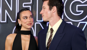 H Dua Lipa &mu;&epsilon; custom &tau;&omicron;&upsilon;&alpha;&lambda;έ&tau;&alpha; Ferragamo &sigma;&tau;&eta; &Nu;έ&alpha; &Upsilon;ό&rho;&kappa;&eta; &ndash; Marie Claire