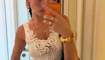 &Eta; &psi;ά&theta;&iota;&nu;&eta; Chanel &tau;&sigma;ά&nu;&tau;&alpha; &tau;&eta;&sigmaf; Dua Lipa &chi;&omega;&rho;ά&epsilon;&iota; ό&lambda;&omicron; &tau;&omicron; &kappa;&alpha;&lambda;&omicron;&kappa;&alpha;ί&rho;&iota; &ndash; Marie Claire