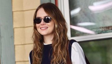 Emma Stone: &Sigma;&tau;&alpha; &gamma;&upsilon;&rho;ί&sigma;&mu;&alpha;&tau;&alpha; &tau;&eta;&sigmaf; &nu;έ&alpha;&sigmaf; &tau;&eta;&sigmaf; &tau;&alpha;&iota;&nu;ί&alpha;&sigmaf; &mu;&epsilon; &mu;&alpha;&kappa;&rho;&iota;ά &kappa;&upsilon;&mu;&alpha;&tau;&iota;&sigma;&tau;ά &mu;&alpha;&lambda;&lambda;&iota;ά &kappa;&alpha;&iota; &tau;&eta;&nu; &pi;&iota;&omicron; &gamma;&lambda;&upsilon;&kappa;&iota;ά &alpha;&pi;ό&chi;&rho;&omega;&sigma;&eta; &sigma;&tau;&alpha; highlights
