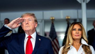 Melania Trump: &Omicron; &kappa;&lambda;&alpha;&sigma;&iota;&kappa;ό&sigmaf; &sigma;&upsilon;&nu;&delta;&upsilon;&alpha;&sigma;&mu;ό&sigmaf; &pi;&omicron;&upsilon; &laquo;&omicron;&rho;&kappa;ί&zeta;&epsilon;&tau;&alpha;&iota;&raquo; &kappa;&alpha;&iota; &delta;&epsilon;&nu; &tau;&eta;&nu; &alpha;&pi;&omicron;&gamma;&omicron;&eta;&tau;&epsilon;ύ&epsilon;&iota; &pi;&omicron;&tau;έ