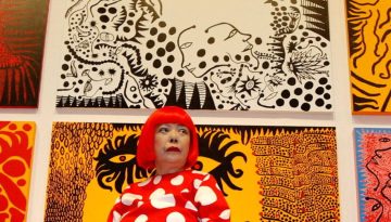 &Upsilon;ayoi Kusama: &Pi;έ&theta;&alpha;&nu;&epsilon; &eta; &gamma;&iota;&alpha;&pi;&omega;&nu;έ&zeta;&alpha; &epsilon;&iota;&kappa;&alpha;&sigma;&tau;&iota;&kappa;ό&sigmaf; &pi;&omicron;&upsilon; &delta;&eta;&mu;&iota;&omicron;ύ&rho;&gamma;&eta;&sigma;&epsilon; έ&nu;&alpha; &psi;&upsilon;&chi;&epsilon;&delta;&epsilon;&lambda;&iota;&kappa;ό &sigma;ύ&mu;&pi;&alpha;&nu; &alpha;&pi;ό &chi;&rho;ώ&mu;&alpha; &kappa;&alpha;&iota; &pi;&omicron;&upsilon;ά