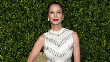 Christy Turlington: &Tau;&omicron; supermodel &tau;&omega;&nu; 90s &epsilon;&pi;&iota;&sigma;&tau;&rho;έ&phi;&epsilon;&iota; &sigma;&tau;&omicron;&nu; &omicron;ί&kappa;&omicron; Armani