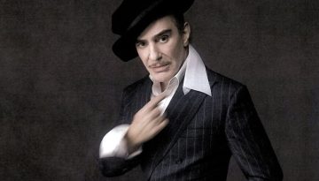 Met Gala 2027: &Omicron; John Galliano &epsilon;&pi;&iota;&sigma;&tau;&rho;έ&phi;&epsilon;&iota; &sigma;&tau;&omicron; &epsilon;&pi;ί&kappa;&epsilon;&nu;&tau;&rho;&omicron; &tau;&eta;&sigmaf; &mu;ό&delta;&alpha;&sigmaf; &ndash; vwoman.gr