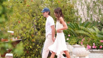 Kaia Gerber &kappa;&alpha;&iota; Lewis Pullman: &Tau;&omicron; effortless couple style &tau;&omicron;&upsilon;&sigmaf; &epsilon;ί&nu;&alpha;&iota; &eta; &tau;έ&lambda;&epsilon;&iota;&alpha; έ&mu;&pi;&nu;&epsilon;&upsilon;&sigma;&eta; &gamma;&iota;&alpha; &tau;&omicron; &tau;έ&lambda;&omicron;&sigmaf; &tau;&omicron;&upsilon; &kappa;&alpha;&lambda;&omicron;&kappa;&alpha;&iota;&rho;&iota;&omicron;ύ