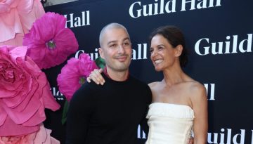 &Tau;&omicron; &lambda;&epsilon;&upsilon;&kappa;ό &phi;ό&rho;&epsilon;&mu;&alpha; &tau;&eta;&sigmaf; Katie Holmes &epsilon;ί&nu;&alpha;&iota; ό,&tau;&iota; &theta;έ&lambda;&omicron;&upsilon;&mu;&epsilon; &nu;&alpha; &phi;&omicron;&rho;ά&mu;&epsilon; &sigma;&tau;&alpha; &kappa;&alpha;&lambda;&omicron;&kappa;&alpha;&iota;&rho;&iota;&nu;ά going outs