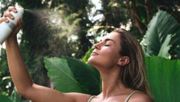 Skincare reset &mu;&epsilon;&tau;ά &tau;&iota;&sigmaf; &delta;&iota;&alpha;&kappa;&omicron;&pi;έ&sigmaf;: 5 &kappa;&iota;&nu;ή&sigma;&epsilon;&iota;&sigmaf; &gamma;&iota;&alpha; &nu;&alpha; &epsilon;&pi;&alpha;&nu;&alpha;&phi;έ&rho;&epsilon;&iota;&sigmaf; &tau;&eta;&nu; &epsilon;&lambda;&alpha;&sigma;&tau;&iota;&kappa;ό&tau;&eta;&tau;&alpha; &tau;&eta;&sigmaf; &epsilon;&pi;&iota;&delta;&epsilon;&rho;&mu;ί&delta;&alpha;&sigmaf; &sigma;&omicron;&upsilon;