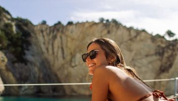 Tan-maxxing: H &laquo;&epsilon;&mu;&mu;&omicron;&nu;ή&raquo; &mu;&epsilon; &tau;&omicron; &mu;&alpha;ύ&rho;&iota;&sigma;&mu;&alpha; &delta;&epsilon;&nu; &epsilon;ί&nu;&alpha;&iota; &tau;ό&sigma;&omicron; &alpha;&theta;ώ&alpha; ό&sigma;&omicron; &delta;&epsilon;ί&chi;&nu;&epsilon;&iota;