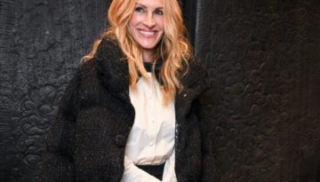 H &kappa;&omicron;&mu;&psi;ή &epsilon;&mu;&phi;ά&nu;&iota;&sigma;&eta; &tau;&eta;&sigmaf; Julia Roberts &epsilon;&kappa;&delta;ή&lambda;&omega;&sigma;&eta; &tau;&omicron;&upsilon; &omicron;ί&kappa;&omicron;&upsilon; Moncler &sigma;&tau;&omicron; &Mu;&alpha;&nu;&chi;ά&tau;&alpha;&nu; &ndash; Marie Claire