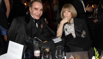 John Galliano: &Alpha;&kappa;&upsilon;&rho;ώ&nu;&epsilon;&tau;&alpha;&iota; &tau;&omicron; &alpha;&phi;&iota;έ&rho;&omega;&mu;&alpha; &tau;&omicron;&upsilon; MET Gala &sigma;&tau;&omicron;&nu; &sigma;&pi;&omicron;&upsilon;&delta;&alpha;ί&omicron; &sigma;&chi;&epsilon;&delta;&iota;&alpha;&sigma;&tau;ή &mu;ό&delta;&alpha;&sigmaf;