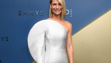 &Eta; &lambda;&alpha;&mu;&pi;&epsilon;&rho;ή &epsilon;&mu;&phi;ά&nu;&iota;&sigma;&eta; &tau;&eta;&sigmaf; Claire Danes &mu;&epsilon; &alpha;&sigma;&eta;&mu;ί &tau;&omicron;&upsilon;&alpha;&lambda;έ&tau;&alpha; Armani Priv&eacute; &sigma;&tau;&alpha; Emmy Awards &ndash; Marie Claire
