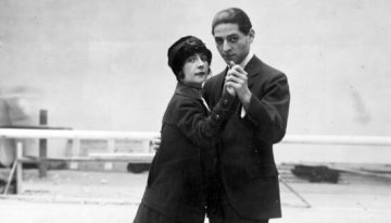 &Pi;&omicron;&iota;&epsilon;&sigmaf; ή&tau;&alpha;&nu; &omicron;&iota; &sigma;&upsilon;&mu;&beta;&omicron;&upsilon;&lambda;έ&sigmaf; &gamma;ά&mu;&omicron;&upsilon; &tau;&omicron; 1913; &Omicron; &delta;&iota;&alpha;&kappa;&rho;&iota;&tau;&iota;&kappa;ό&sigmaf; &phi;&epsilon;&mu;&iota;&nu;&iota;&sigma;&mu;ό&sigmaf; &tau;&omega;&nu; &epsilon;&gamma;&chi;&epsilon;&iota;&rho;&iota;&delta;ί&omega;&nu; &tau;&eta;&sigmaf; Blanche Ebbutt &ndash; Marie Claire