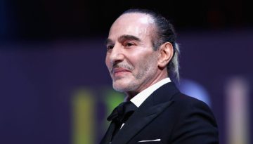 Met Gala 2027: &Alpha;&kappa;&upsilon;&rho;ώ&nu;&epsilon;&tau;&alpha;&iota; &eta; &mu;&epsilon;&gamma;ά&lambda;&eta; &alpha;&nu;&alpha;&delta;&rho;&omicron;&mu;&iota;&kappa;ή έ&kappa;&theta;&epsilon;&sigma;&eta; &tau;&omicron;&upsilon; John Galliano &mu;&epsilon;&tau;ά &tau;&iota;&sigmaf; &alpha;&nu;&tau;&iota;&delta;&rho;ά&sigma;&epsilon;&iota;&sigmaf; &ndash; vwoman.gr