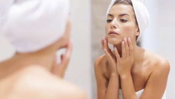 &Delta;έ&rho;&mu;&alpha; &pi;&omicron;&upsilon; &laquo;&delta;&iota;&psi;ά&epsilon;&iota;&raquo;: &Eta; DIY &mu;ά&sigma;&kappa;&alpha; &pi;&rho;&omicron;&sigma;ώ&pi;&omicron;&upsilon; &mu;&epsilon; &tau;&rho;ί&alpha; &upsilon;&lambda;&iota;&kappa;ά &gamma;&iota;&alpha; ά&mu;&epsilon;&sigma;&eta; &epsilon;&nu;&upsilon;&delta;ά&tau;&omega;&sigma;&eta; &ndash; vwoman.gr