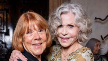 Jane Fonda &kappa;&alpha;&iota; Gis&egrave;le Pelicot: &Eta; &sigma;&tau;&iota;&gamma;&mu;ή &pi;&omicron;&upsilon; &delta;ύ&omicron; &delta;&iota;&alpha;&phi;&omicron;&rho;&epsilon;&tau;&iota;&kappa;έ&sigmaf; &iota;&sigma;&tau;&omicron;&rho;ί&epsilon;&sigmaf; &theta;ά&rho;&rho;&omicron;&upsilon;&sigmaf; &sigma;&upsilon;&nu;&alpha;&nu;&tau;ή&theta;&eta;&kappa;&alpha;&nu; &sigma;&tau;&eta; &Beta;&epsilon;&nu;&epsilon;&tau;ί&alpha; &ndash; &Eta; &pi;&iota;&omicron; &delta;&upsilon;&nu;&alpha;&tau;ή &sigma;&tau;&iota;&gamma;&mu;ή &tau;&omega;&nu; DVF Awards