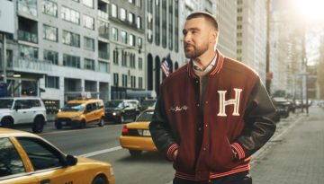 &Omicron; Travis Kelce &mu;&pi;&alpha;ί&nu;&epsilon;&iota; &sigma;&tau;&omicron;&nu; &nu;&epsilon;&omicron;ϋ&omicron;&rho;&kappa;έ&zeta;&iota;&kappa;&omicron; &kappa;ό&sigma;&mu;&omicron; &tau;&eta;&sigmaf; &Tau;ommy Hilfiger