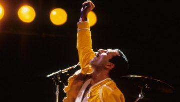 Freddie Mercury: 8 iconic looks &tau;&omicron;&upsilon; &theta;&rho;ύ&lambda;&omicron;&upsilon; &tau;&omega;&nu; Queen &sigma;&epsilon; &nu;έ&alpha; έ&kappa;&theta;&epsilon;&sigma;&eta; &sigma;&tau;&omicron; V&A