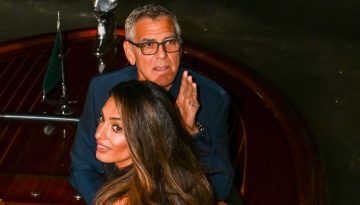 George & Amal Clooney:&nbsp;Έ&xi;&omicron;&delta;&omicron;&sigmaf; &mu;&epsilon; &sigma;&tau;&iota;&lambda; &gamma;&iota;&alpha; &tau;&omicron; &epsilon;&rho;&omega;&tau;&epsilon;&upsilon;&mu;έ&nu;&omicron; &zeta;&epsilon;&upsilon;&gamma;ά&rho;&iota; &sigma;&epsilon; &rho;&omicron;&mu;&alpha;&nu;&tau;&iota;&kappa;ό &delta;&epsilon;ί&pi;&nu;&omicron; &sigma;&tau;&eta; &Beta;&epsilon;&nu;&epsilon;&tau;ί&alpha;