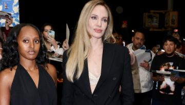 Angelina Jolie: &Mu;&epsilon; all time classic &kappa;&omicron;&sigma;&tau;&omicron;ύ&mu;&iota; &kappa;&alpha;&iota; &tau;&eta;&nu; &kappa;ό&rho;&eta; &tau;&eta;&sigmaf; Zahara &sigma;&tau;&omicron; &pi;&lambda;&epsilon;&upsilon;&rho;ό &tau;&eta;&sigmaf; &sigma;&tau;&eta; &Nu;έ&alpha; &Upsilon;ό&rho;&kappa;&eta;