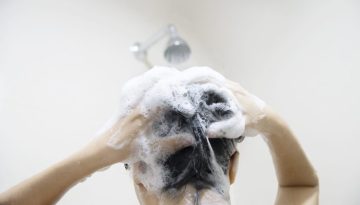 Morning ή Evening Hair Routine; &Pi;ό&tau;&epsilon; &epsilon;ί&nu;&alpha;&iota; &kappa;&alpha;&lambda;ύ&tau;&epsilon;&rho;&omicron; &nu;&alpha; &lambda;&omicron;ύ&zeta;&epsilon;&tau;&epsilon; &tau;&alpha; &mu;&alpha;&lambda;&lambda;&iota;ά &sigma;&alpha;&sigmaf; &ndash; vwoman.gr