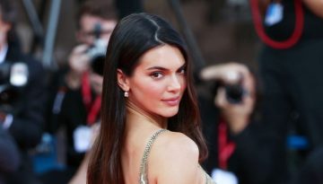 &Eta; Kendall Jenner &epsilon;&pi;&alpha;&nu;&alpha;&phi;έ&rho;&epsilon;&iota; &tau;&eta; &zeta;&iota;&gamma;&kappa;-&zeta;&alpha;&gamma;&kappa;&nbsp;&chi;&omega;&rho;ί&sigma;&tau;&rho;&alpha; &mu;&alpha;&lambda;&lambda;&iota;ώ&nu; &kappa;&alpha;&iota; &mu;&alpha;&sigmaf; &gamma;&upsilon;&rho;&nu;ά&epsilon;&iota; &pi;ί&sigma;&omega; &sigma;&tau;&alpha; &rsquo;00s